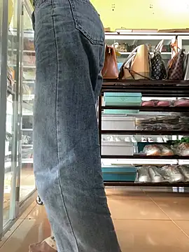 Snapshot of Rosa_998 chatting on December 17, 2024, 8:34 am Rosa 998 online show from December 17, 2024, 8:34 am