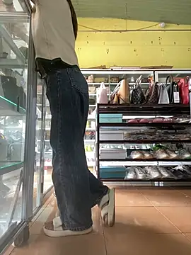 Snapshot of Rosa_998 chatting on December 23, 2024, 8:11 am Rosa 998 online show from December 23, 2024, 8:11 am