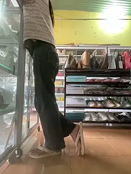 Snapshot of Rosa_998 chatting on January 3, 2025, 8:43 am Rosa 998 online show from January 3, 2025, 8:43 am