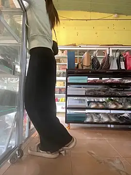 Snapshot of Rosa_998 chatting on January 8, 2025, 9:32 am Rosa 998 online show from January 8, 2025, 9:32 am