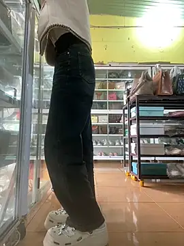 Snapshot of Rosa_998 chatting on February 10, 2025, 1:24 am Rosa 998 online show from February 10, 2025, 1:24 am