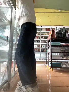 Snapshot of Rosa_998 chatting on February 19, 2025, 1:29 am Rosa 998 online show from February 19, 2025, 1:29 am