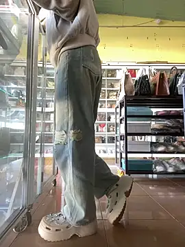 Snapshot of Rosa_998 chatting on February 28, 2025, 1:47 am Rosa 998 online show from February 28, 2025, 1:47 am