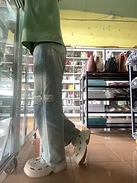 Snapshot of Rosa_998 chatting on March 5, 2025, 1:31 am Rosa 998 online show from March 5, 2025, 1:31 am