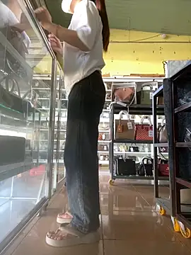 Snapshot of Rosa_998 chatting on October 18, 2025, 12:57 am Rosa 998 online show from October 18, 2025, 12:57 am