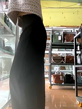 Snapshot of Rosa_998 chatting on October 28, 2025, 1:20 am Rosa 998 online show from October 28, 2025, 1:20 am