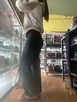 Snapshot of Rosa_998 chatting on October 31, 2025, 1:17 am Rosa 998 online show from October 31, 2025, 1:17 am