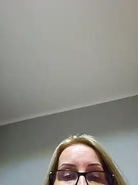 Steffi45 online show from December 4, 2025, 8:28 pm