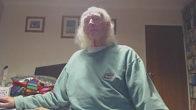 WaverlyKernow online show from December 2, 2025, 11:48 am