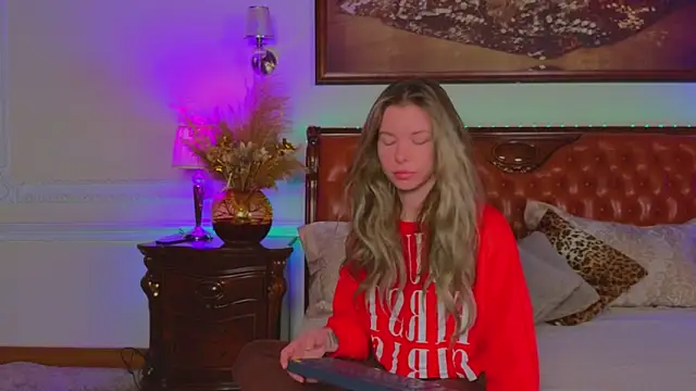 Real Tini online show from November 14, 2025, 6:01 am