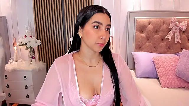 Snapshot of Charlotte_Shelby chatting on January 3, 2025, 11:57 am Charlotte Shelby online show from January 3, 2025, 11:57 am