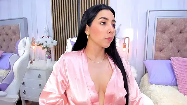 Snapshot of Charlotte_Shelby chatting on January 13, 2025, 6:27 pm Charlotte Shelby online show from January 13, 2025, 6:27 pm
