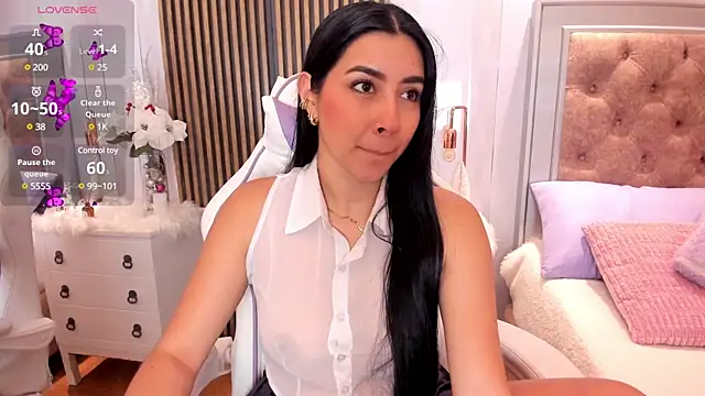 Snapshot of Charlotte_Shelby chatting on January 18, 2025, 2:55 pm Charlotte Shelby online show from January 18, 2025, 2:55 pm