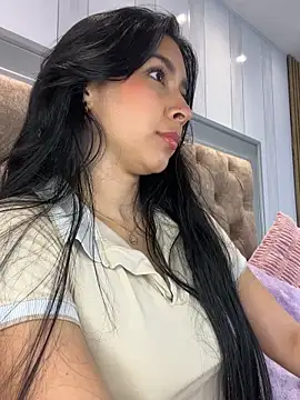 Snapshot of Charlotte_Shelby chatting on March 20, 2025, 4:20 pm Charlotte Shelby online show from March 20, 2025, 4:20 pm