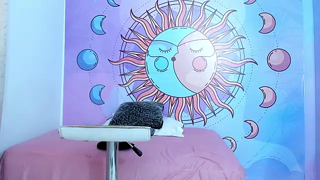luna hoott online show from July 19, 2026, 12:53 pm