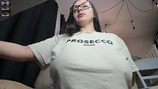 Snapshot of lecherous_wife chatting on October 13, 2025, 5:57 pm lecherous wife online show from October 13, 2025, 5:57 pm