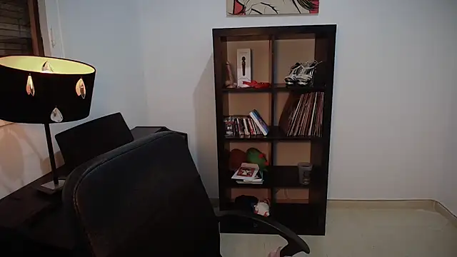 Windy butterfly online show from September 25, 2025, 7:28 pm