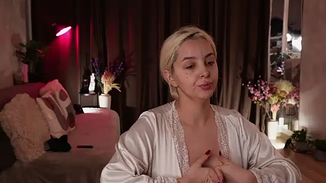 VictoriaMorrone online show from October 12, 2025, 6:40 pm