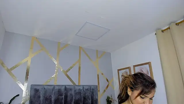 angelina castroo online show from December 12, 2024, 6:25 am