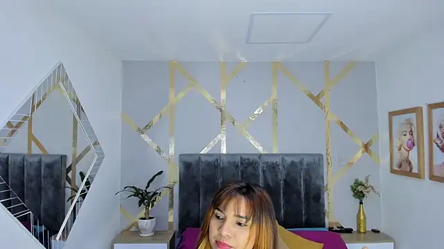angelina castroo online show from December 17, 2024, 3:17 am