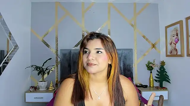 angelina castroo online show from December 24, 2024, 3:27 am