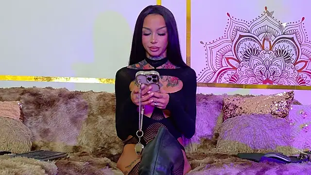 PandoraVolkov online show from October 3, 2025, 6:05 pm