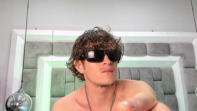 Snapshot of AnthonyAlso chatting on October 18, 2025, 8:31 pm AnthonyAlso online show from October 18, 2025, 8:31 pm