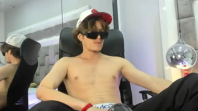 Snapshot of AnthonyAlso chatting on October 20, 2025, 8:42 pm AnthonyAlso online show from October 20, 2025, 8:42 pm