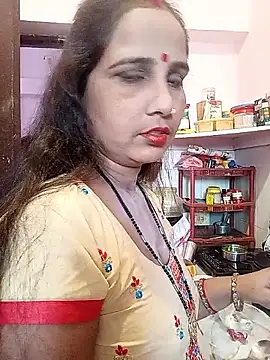 reemacouple007 online show from May 5, 2026, 5:37 am