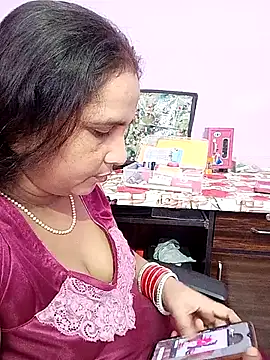 reemacouple007 online show from August 3, 2026, 7:40 am