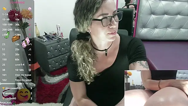 ViickySexy online show from February 13, 2025, 10:43 pm