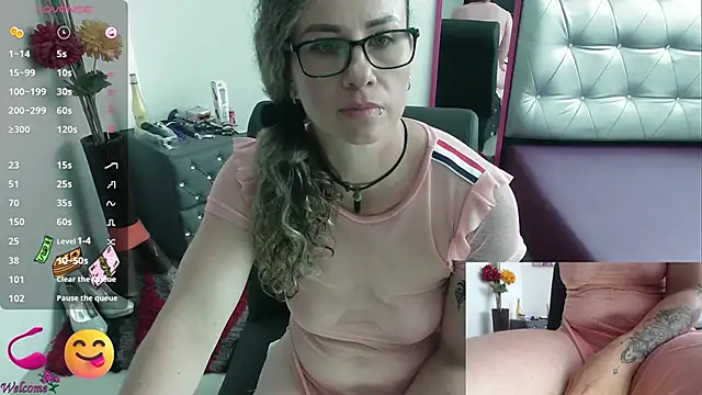 ViickySexy online show from February 21, 2025, 7:32 pm