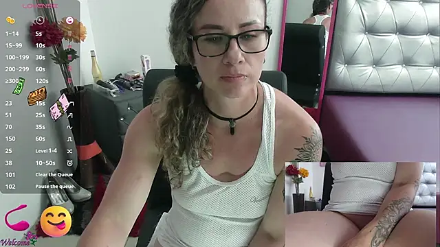 ViickySexy online show from March 13, 2025, 7:39 pm
