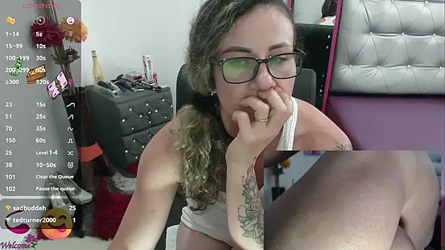ViickySexy online show from March 13, 2025, 10:43 pm