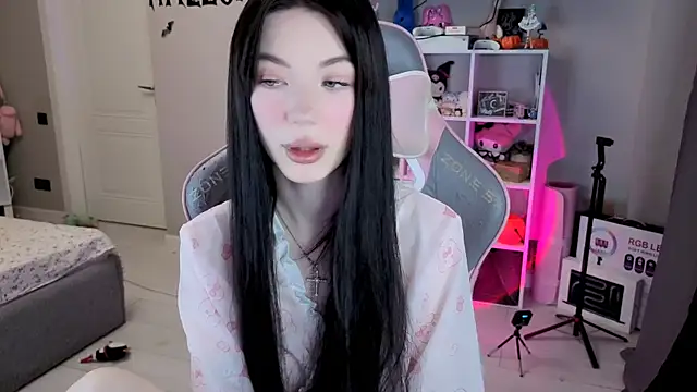 Aliceblush online show from November 17, 2025, 3:07 pm