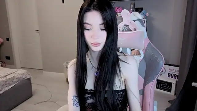 Aliceblush online show from December 3, 2025, 3:43 pm