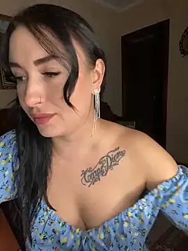 Snapshot of Roxana_Bell chatting on September 9, 2025, 7:02 pm Roxana Bell online show from September 9, 2025, 7:02 pm