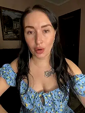 Roxana Bell online show from November 15, 2025, 6:59 pm