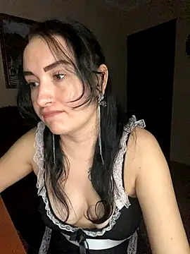 Roxana Bell online show from November 17, 2025, 6:57 pm