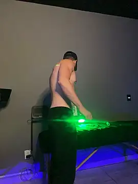 Snapshot of MachineDien chatting on December 14, 2025, 2:11 pm MachineDien online show from December 14, 2025, 2:11 pm