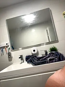 Coupleorny online show from November 11, 2025, 5:24 pm