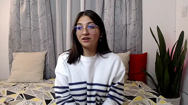 Snapshot of zoe_moon18 chatting on January 16, 2025, 3:45 am zoe moon18 online show from January 16, 2025, 3:45 am