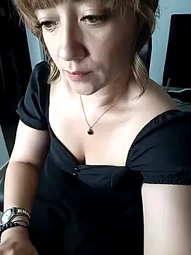 Snapshot of tata_laima__ chatting on February 4, 2025, 10:43 am tata laima online show from February 4, 2025, 10:43 am
