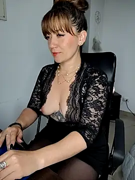 Snapshot of tata_laima__ chatting on March 4, 2025, 10:57 am tata laima online show from March 4, 2025, 10:57 am