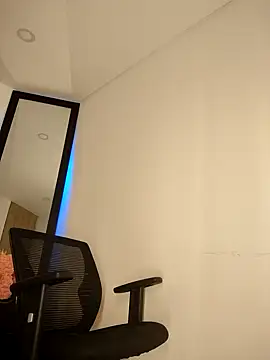 Snapshot of tata_laima__ chatting on October 17, 2025, 2:08 pm tata laima   online show from October 17, 2025, 2:08 pm