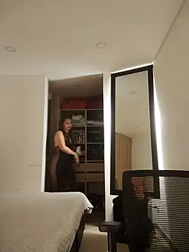 Snapshot of tata_laima__ chatting on October 31, 2025, 2:40 pm tata laima   online show from October 31, 2025, 2:40 pm