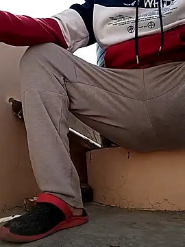 yours smp online show from February 16, 2025, 9:04 am