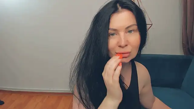 LayaFlow online show from June 21, 2026, 8:28 am