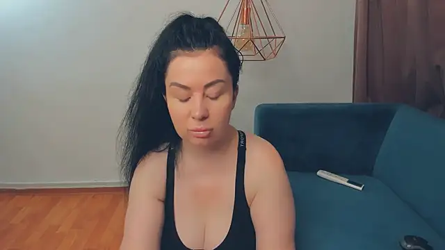 LayaFlow online show from July 3, 2026, 7:04 am