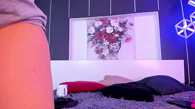 Snapshot of Alexxxholy chatting on February 7, 2025, 1:43 pm Alexxxholy online show from February 7, 2025, 1:43 pm